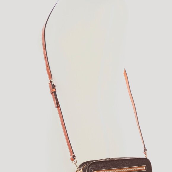 Dooney Pebble Grain Camera Zip Crossbody in Elephant EUC w/Dooney wallet - NWT - Picture 10 of 14